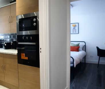 2 Bed Flat, Church Street, E15 - Photo 5