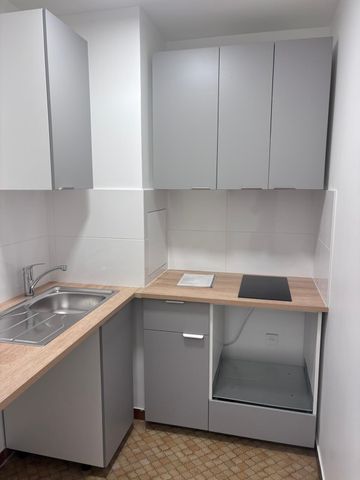 A LOUER 2P 42m² PARIS XXème PARKING ET TERRASSE 13m². REFAIT NEUF - Photo 5