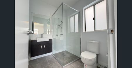 Stunning New 4-Bedroom Home with Solar Panels – Save on Energy Costs! - Photo 3