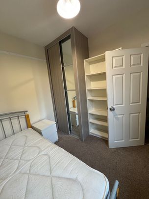 6 Bed End Terrace, Broadlands Road, SO17 - Photo 1