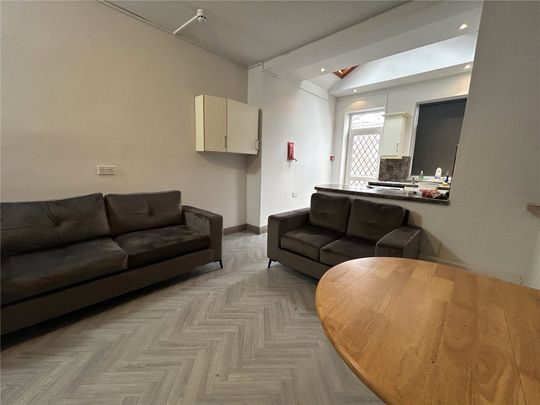 5 bedroom property to rent Cemetery Road, Normanton, West Yorkshire, WF6 - Photo 1