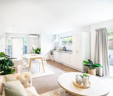 Central, Modern & Low Maintenance - Photo 2