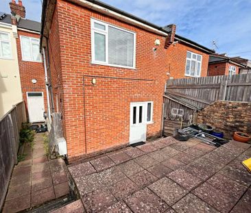 2 bedroom maisonette to rent - Photo 5