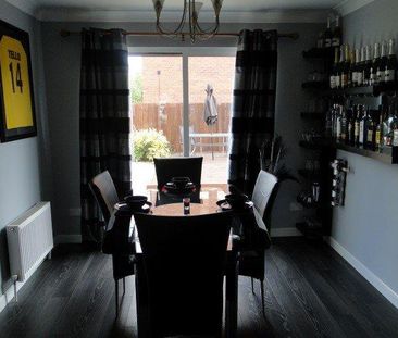 4 bedroom detached house to rent - Photo 2