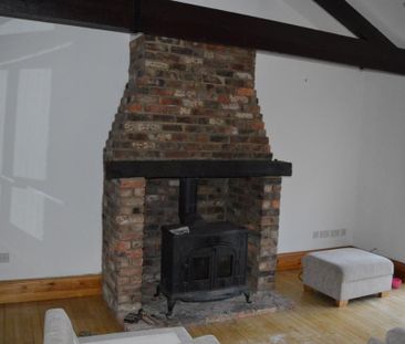 3 bedroom character property to rent - Photo 2