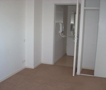 Location Appartement 2 pièces 38m² LA ROCHELLE 17000 - Photo 4