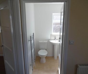 2 bedroom terraced house to rent - Photo 2