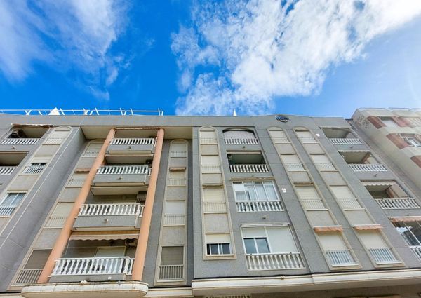 Apartamento 2 dormitorios con piscina al lado del mar