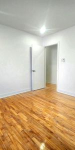 **Because You Deserve Renovated 4 1/2 TOP FLOOR, Ville Emard, Monk ** - Photo 4