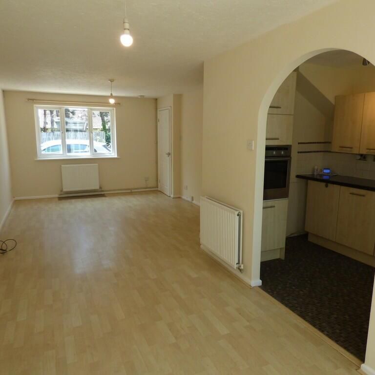 3 bedroom end of terrace house to rent - Photo 1