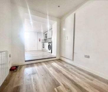 Hanworth Road, Hounslow, TW3 3TU - Photo 1