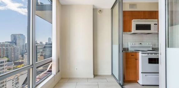 Downtown West End Highrise 1BR1Bath 1 Den - Photo 2