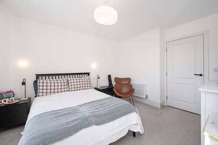 3 bedroom flat to rent - Photo 4