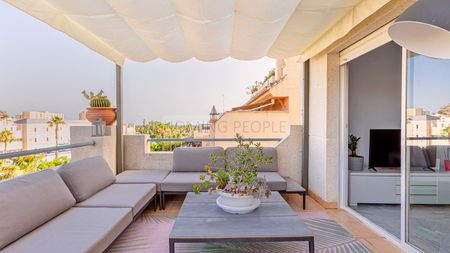 Fabuloso dúplex-ático con mucha terraza y vistas en zona privilegiada, con todos los servicios cerca - Photo 5