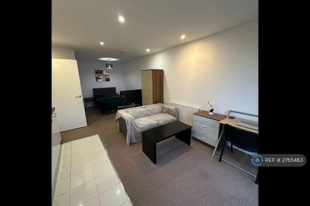 Studio to rent - Photo 2