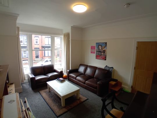 6 Bed - 21 Manor Terrace, Headingley, Leeds - LS6 1BU - Student - Photo 1