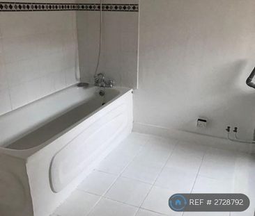 3 bedroom flat to rent - Photo 6
