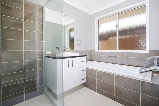 Beautifully Family Home in a Quiet Thurgoona Court - Photo 1