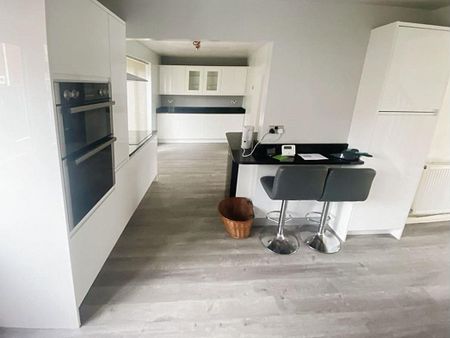 3 bed terrace to rent in SR8 - Photo 2