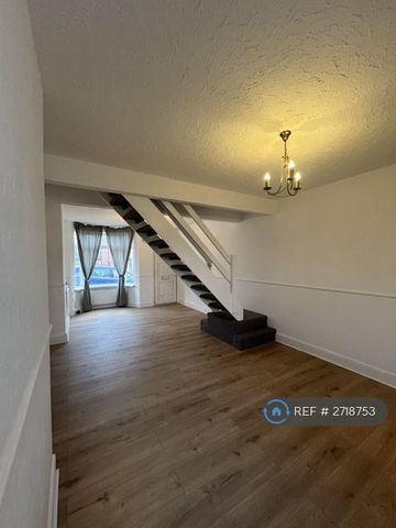 2 bedroom terraced house to rent - Photo 2
