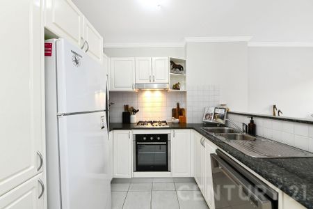 Bright and Inviting Two-Bedroom Apartment in Balmain Shores - Photo 5