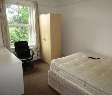 Bedroom Detached House In Winton, BH9 - Photo 2