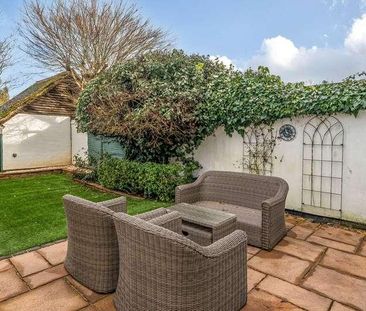 Gremlins Holt, Lavender Park Road, West Byfleet, Surrey, KT14 - Photo 4