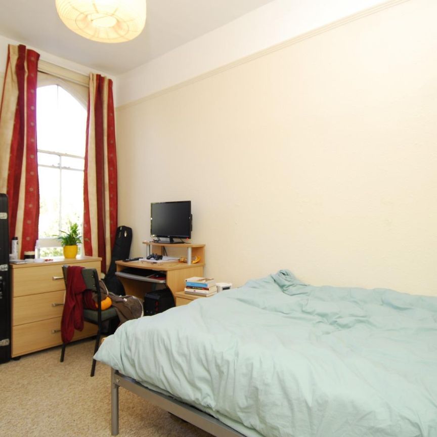 Napier Terrace, Flat 2, Plymouth - Photo 1