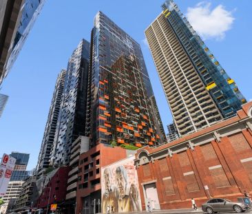 Stunning Two-Bedroom Apartment with Water Views in Prime Location - Photo 5