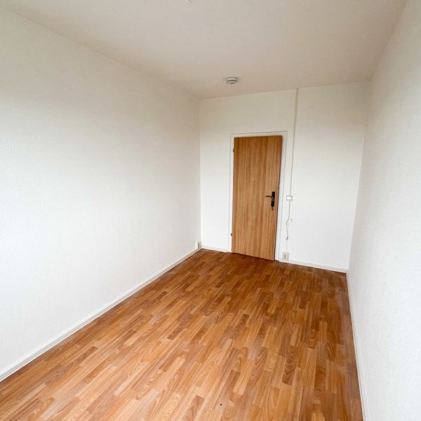 3-Raum-Wohnung mit toller Aussicht und Balkon im Barbara-Uthmann-Ring - Annaberg-Buchholz! - Foto 1