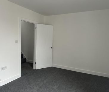 4 bedroom terraced house to rent - Photo 5