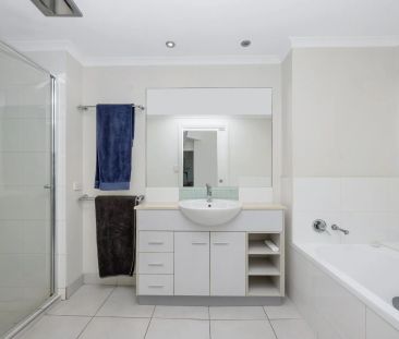 Fully furnished apartment in the Heart of the City. - Photo 2