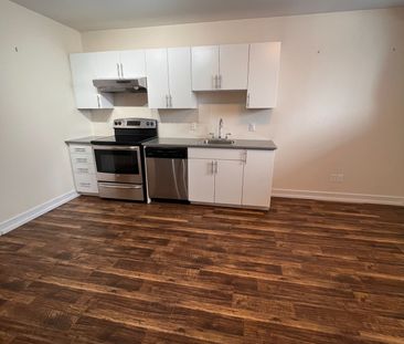 For Lease - 144 barrette Street, Vanier and Kingsview Park, Ontario - Photo 2