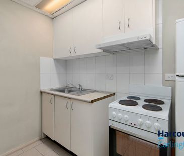 Well Presented Studio with Shops Nearby! - Photo 1