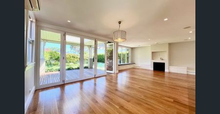 FAMILY PARADISE WITH SWIMMING POOL, WINE CELLAR & DUCTED AIRCON - Photo 4