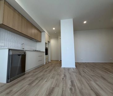 Brand New Studio Apartment in Victoria Tower - Photo 2