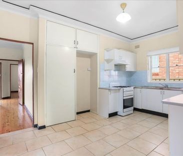 3 Beresford Parade, Kingsgrove NSW 2208 - House For Rent | Domain - Photo 6