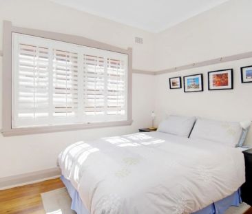 Top Floor Art Deco Apartment, Classic Charm In A Prime Lifestyle Hub - Photo 5