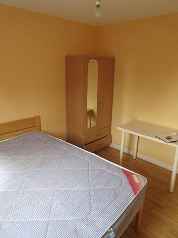 Great Apartment, 66b Rugby Avenue, Queens Quarter, Belfast, BT7 1RD - Photo 3