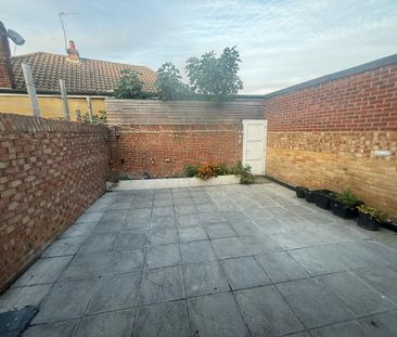 4 bedroom terraced house to rent - Photo 4