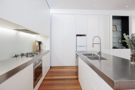 226 Adderley Street, West Melbourne VIC 3003 - Photo 2