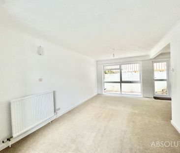 3 bed terraced town house to rent in Lisburne Square, Torquay, TQ1 - Photo 2