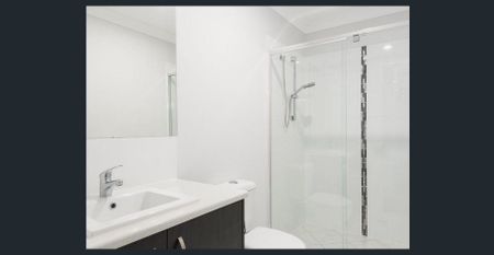 Bright & Airy 2 Bedroom Unit - Photo 3