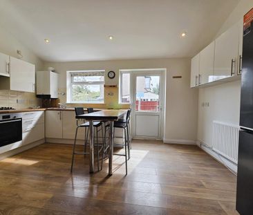 4 bedroom terraced house to rent - Photo 4