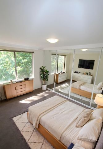 NEAT TWO BEDRROM UNIT OVERLOOKING FONTENOY PARK - Photo 3