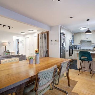 St-Henri 2 bed+ 900sf, terrace +bright and renovated kitchen - Photo 3