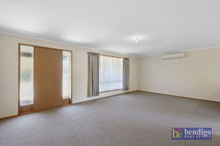 Neat & Convenient Living in Golden Square - Photo 2