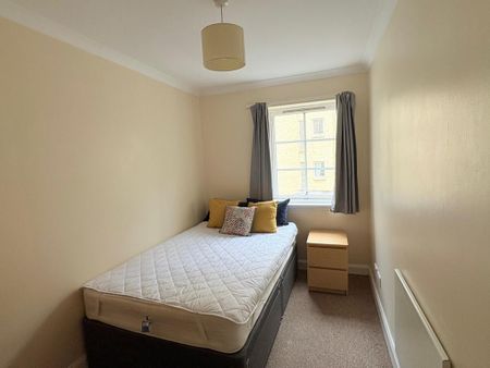 3 bedroom flat to rent - Photo 5