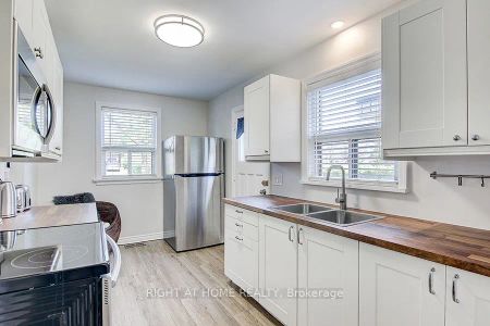 Detached Home For Lease | W9253113 - Photo 5