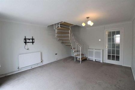 Challenger Close, Malvern, WR14 - Photo 2